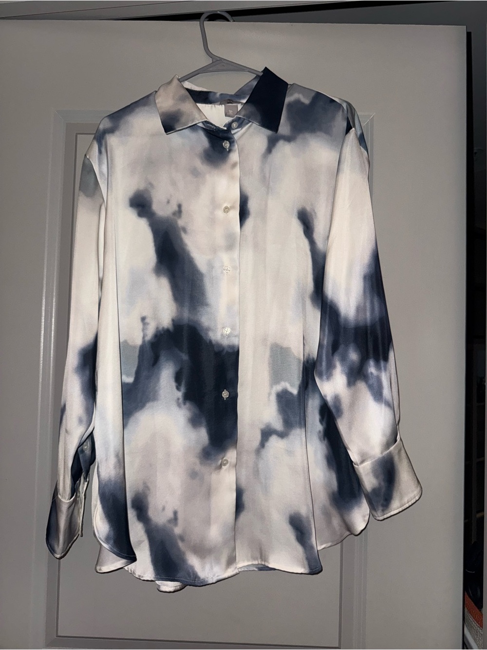 H&M SIZE L Cloud-Print Button-Up Blouse in White and Navy